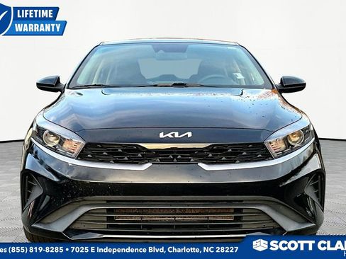 Used 2023 Kia Forte LXS image 2