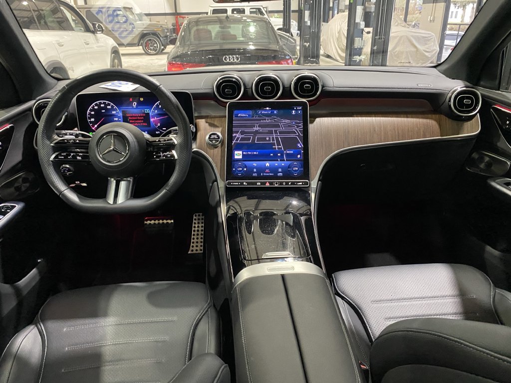 Used 2023 Mercedes-Benz GLC 300 image 2
