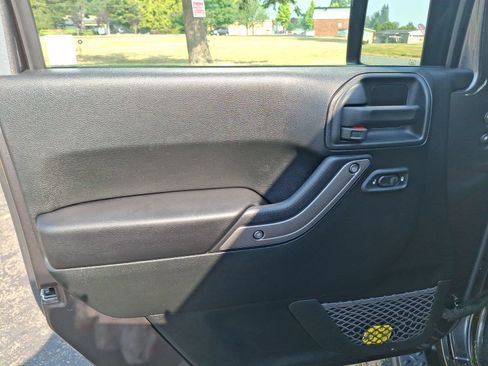 Certified 2018 Jeep Wrangler Unlimited Sport S AWD/4WD image 17
