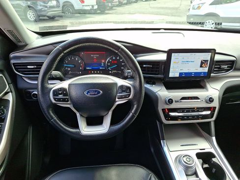 Used 2023 Ford Explorer XLT w/ Equipment Group 202A AWD/4WD image 13