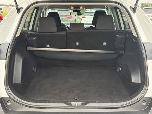 Used 2019 Toyota RAV4 LE AWD/4WD image 6