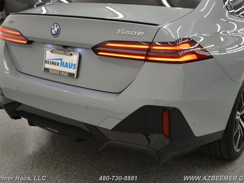 Used 2025 BMW 550e xDrive w/ Premium Package AWD/4WD image 47
