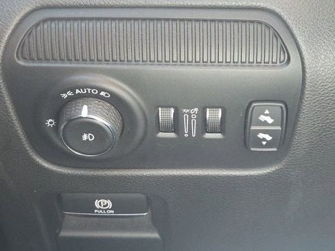 Used 2022 Jeep Wagoneer Series III w/ Premium Group I AWD/4WD image 33