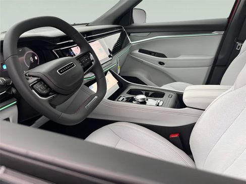 Used 2025 Jeep Wagoneer S Limited image 13