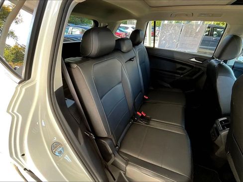 Used 2018 Volkswagen Tiguan SE w/ Panoramic Sunroof Package image 20