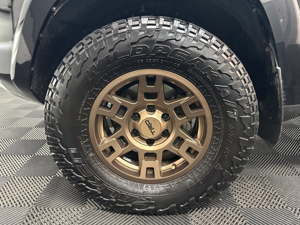 Used 2022 Toyota 4Runner TRD Off-Road AWD/4WD image 37