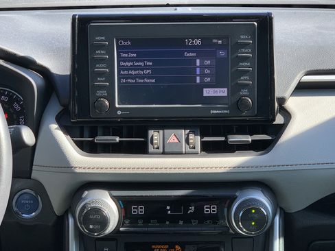 Used 2022 Toyota RAV4 XLE Premium image 31