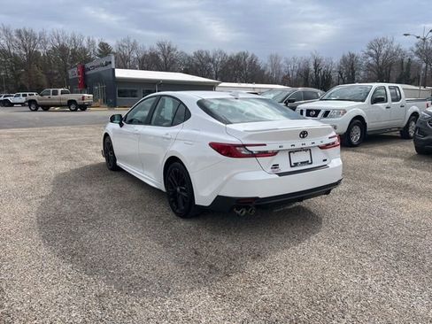 Used 2025 Toyota Camry SE image 5