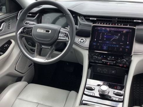 Certified 2023 Jeep Grand Cherokee Overland w/ Luxury Tech Group IV AWD/4WD image 13