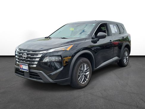 Used 2024 Nissan Rogue S AWD/4WD image 2