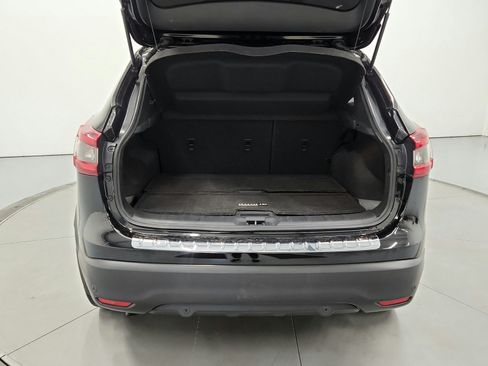 Used 2020 Nissan Rogue Sport SV FWD image 25