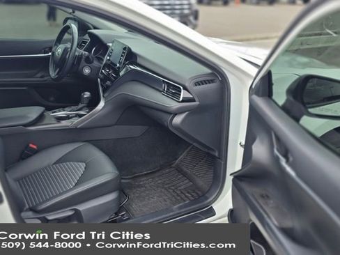 Used 2023 Toyota Camry SE image 5