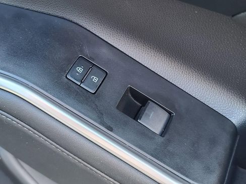 Used 2023 Toyota Highlander XLE image 23