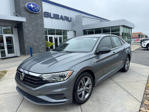 Used 2020 Volkswagen Jetta R-Line FWD image 2