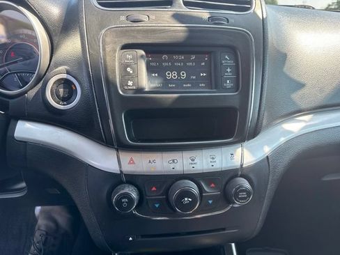 Used 2018 Dodge Journey SE w/ Connectivity Group FWD image 30