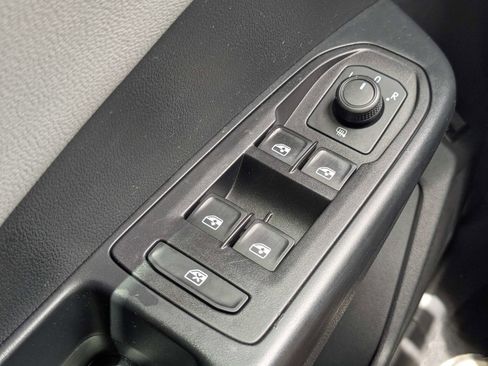 Used 2022 Volkswagen Taos SE FWD image 29