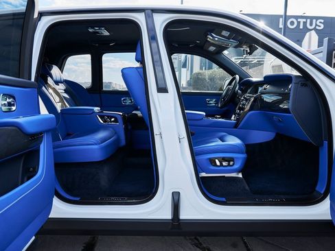 Used 2023 Rolls-Royce Cullinan Black Badge w/ Driver's Package image 22