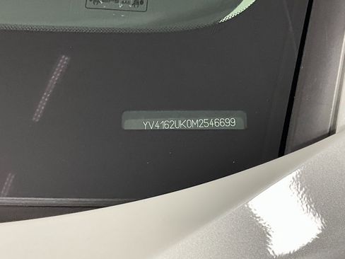 Used 2021 Volvo XC40 T5 Momentum w/ Premium Package image 30