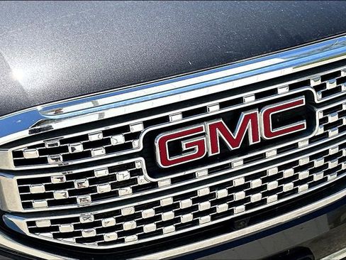 Used 2017 GMC Acadia Denali w/ Technology Package AWD/4WD image 31