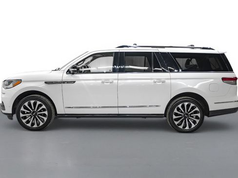 Used 2022 Lincoln Navigator L Reserve AWD/4WD image 9