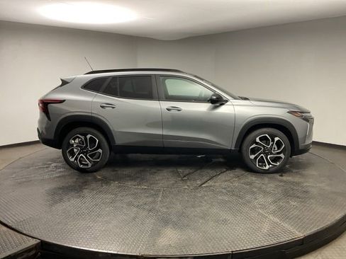 New 2026 Chevrolet Trax RS w/ Sunroof Package FWD image 8