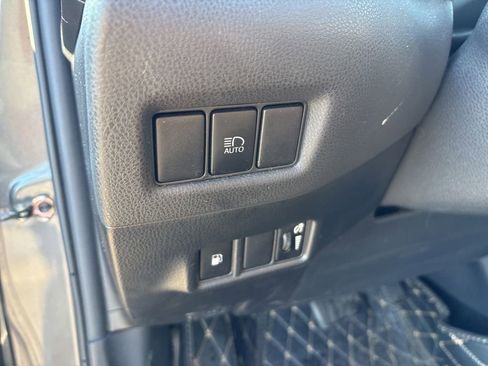 Used 2019 Toyota C-HR LE image 16