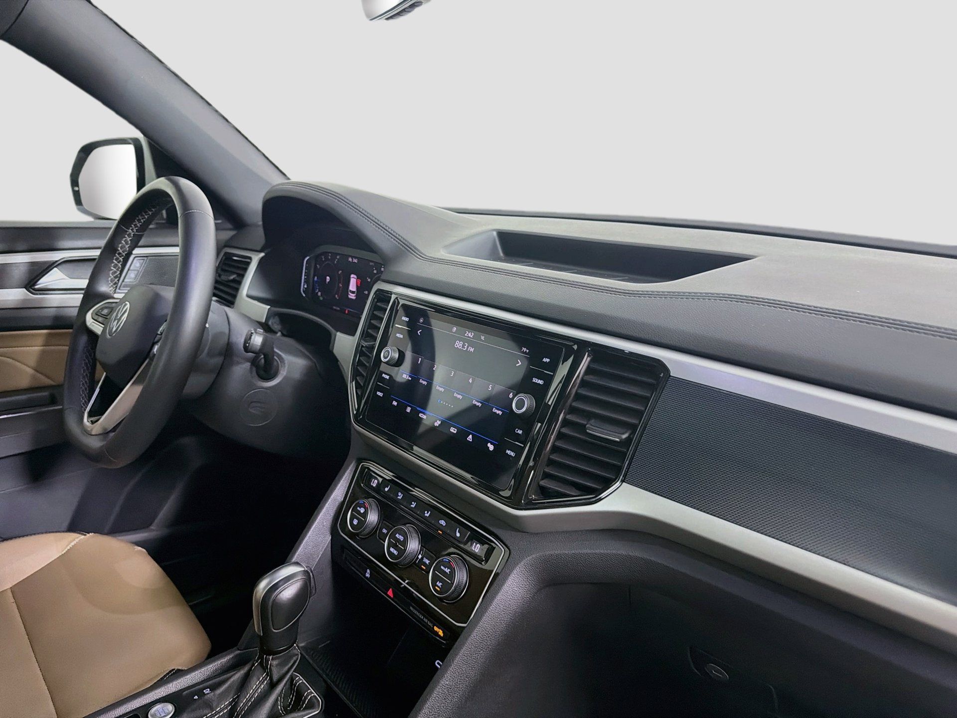 Used 2022 Volkswagen Atlas Cross Sport SE FWD image 28