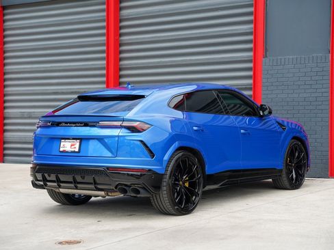 Used 2022 Lamborghini Urus AWD/4WD image 13