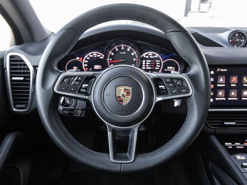 Used 2022 Porsche Cayenne Platinum Edition image 13