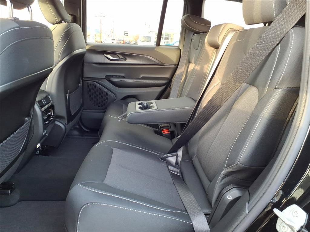 New 2025 Jeep Grand Cherokee Laredo X w/ Luxury Tech Group I AWD/4WD image 5