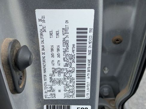 Used 2022 Toyota Tacoma TRD Off-Road image 11