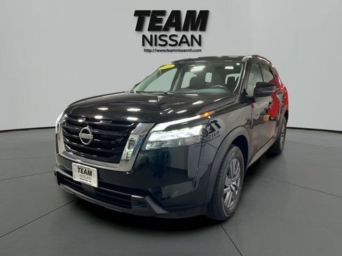 Certified 2025 Nissan Pathfinder SV AWD/4WD image 3