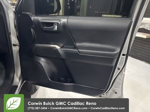 Used 2018 Toyota Tacoma TRD Sport image 32