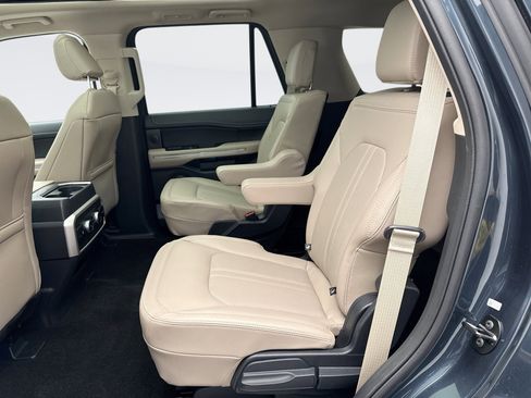 Used 2022 Ford Expedition Limited image 21
