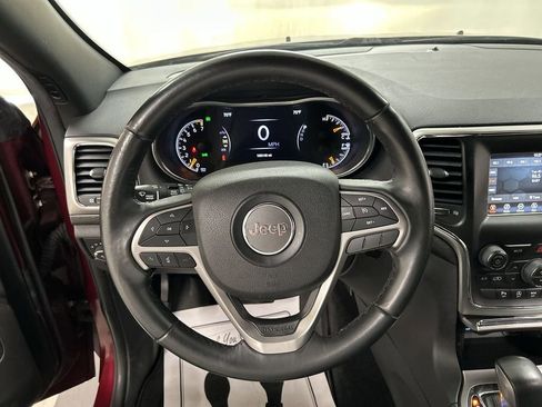 Used 2018 Jeep Grand Cherokee Laredo AWD/4WD image 4