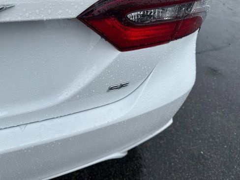 Used 2024 Toyota Camry SE image 5