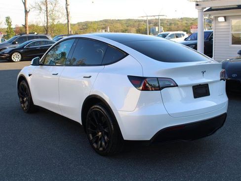 Used 2023 Tesla Model Y Long Range AWD/4WD image 5