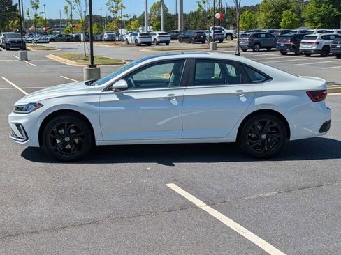 New 2026 Volkswagen Jetta SE FWD image 7