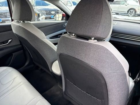 Used 2023 Hyundai Elantra Limited image 23