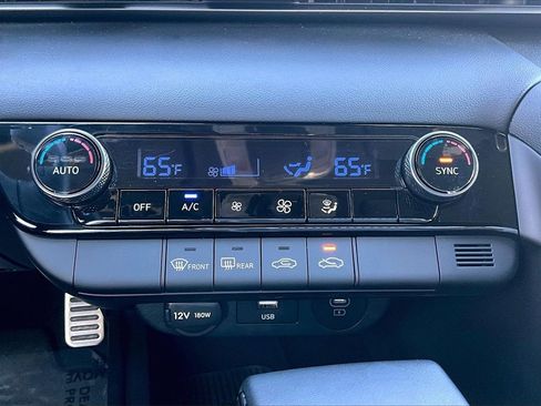 Certified 2025 Hyundai Elantra Sport image 31