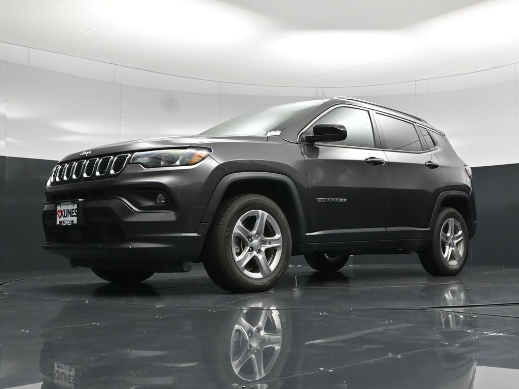 Used 2024 Jeep Compass Latitude AWD/4WD image 56