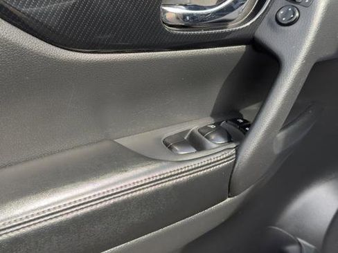 Used 2020 Nissan Rogue SL image 16