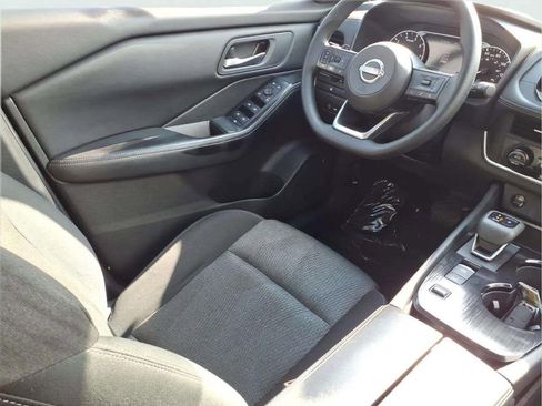 Used 2024 Nissan Rogue SV FWD image 10