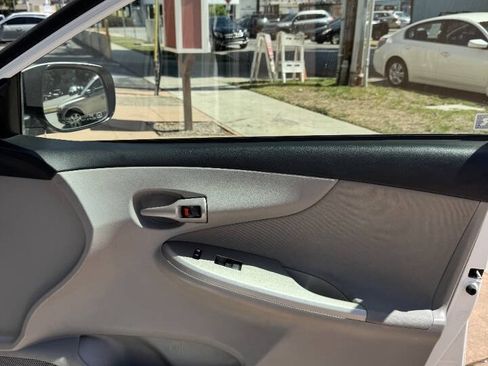 Used 2011 Toyota Corolla LE FWD image 18