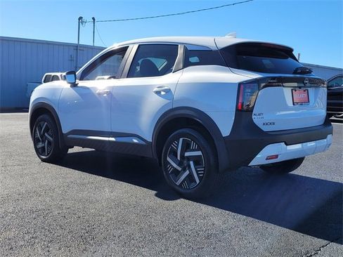 Certified 2025 Nissan Kicks SV w/ Illumination Package image 5