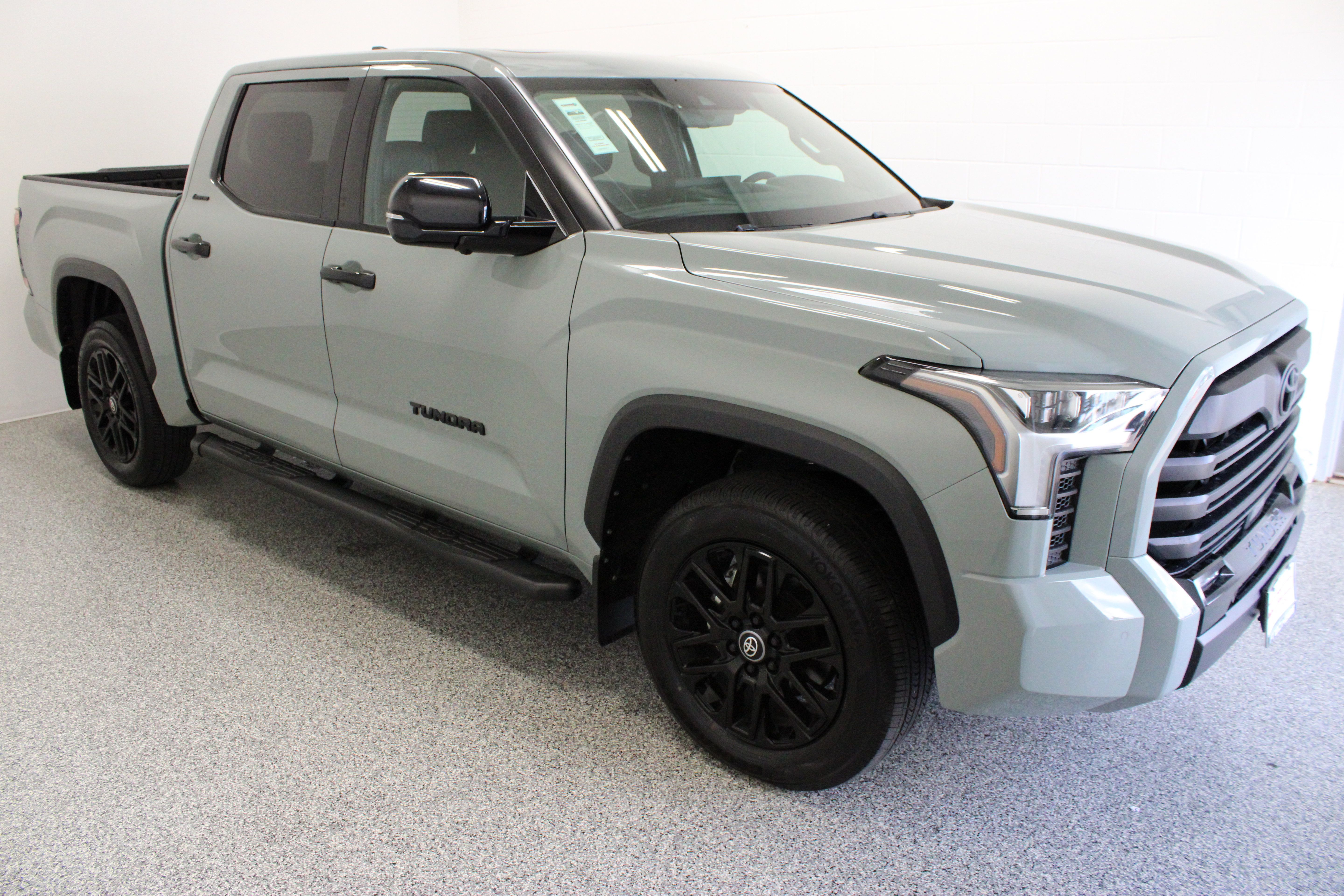 Used 2025 Toyota Tundra Limited AWD/4WD image 4