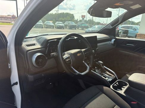 Used 2023 Chevrolet Colorado LT w/ LT Convenience Package II RWD image 4