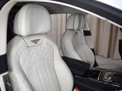 New 2025 Bentley Flying Spur Plug-In Hybrid image 23