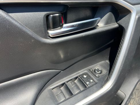 Used 2019 Toyota RAV4 XLE w/ Convenience Package AWD/4WD image 13