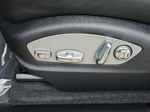 Certified 2023 Porsche Macan AWD/4WD image 26